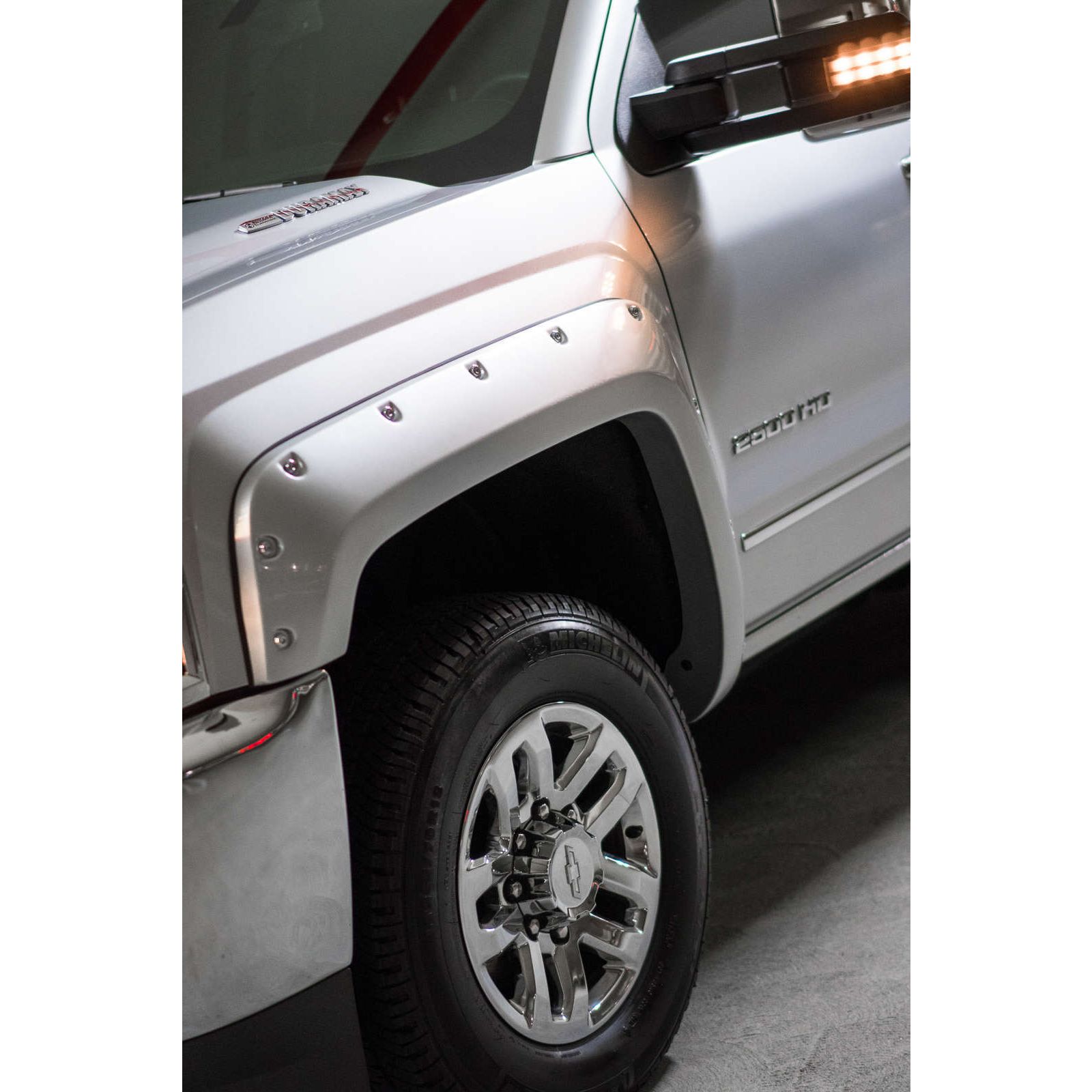 EGR - 791574-GAN - USA Silver Ice Met Color Match Style Fender Flares