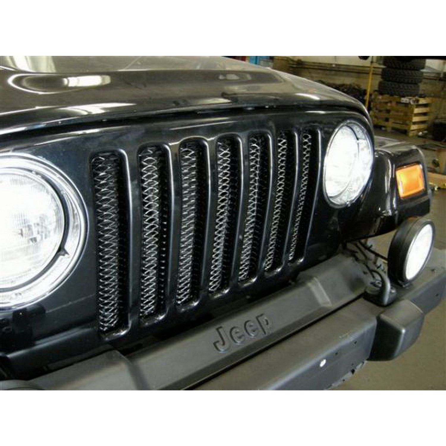 Rampage Products 86514 One-Piece 3D Grille for 1997-2006 Jeep Wrangler TJ, Gloss Black Powder Coat